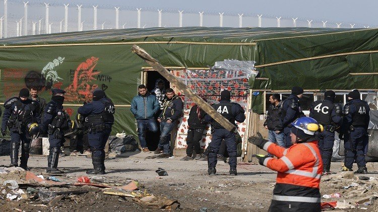 صدامات بين الأمن الفرنسي ونشطاء في مخيم 
