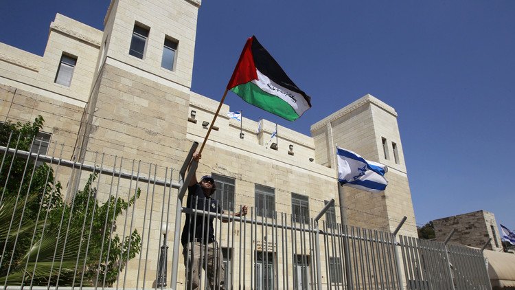إسرائيل تتهم 6 فلسطينيين بالانتماء إلى 