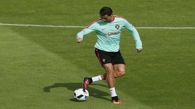 فيديو: رونالدو يسجل هدفا رائعا بمهارة "الرابونا"