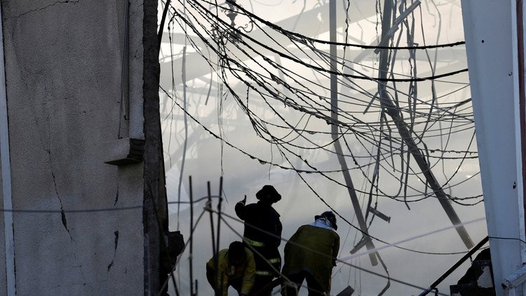 لحظة استهداف مجلس العزاء في صنعاء بغارة جوية