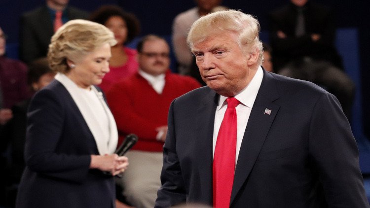 ترامب يتوعد كلينتون بالسجن إذا فاز بالرئاسة