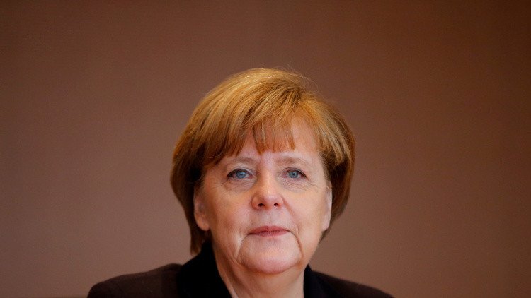 الألمان يفضلون إبقاء ميركل في رئاسة الحكومة