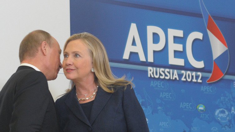 "ويكيليكس" تكشف عن إشادة كلينتون ببوتين!