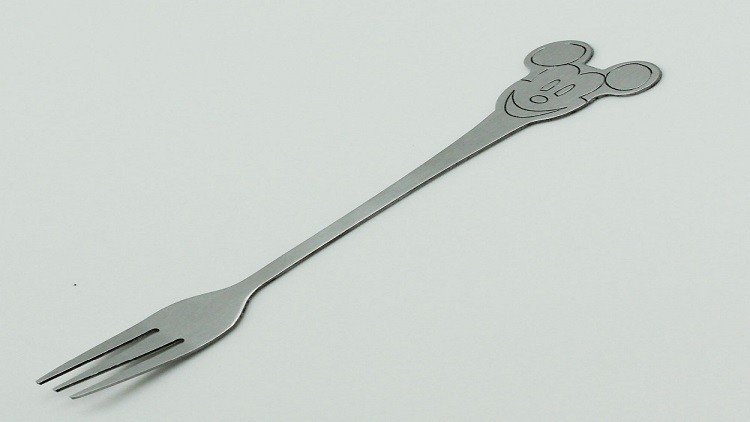 وخز بشوكة الطعام 