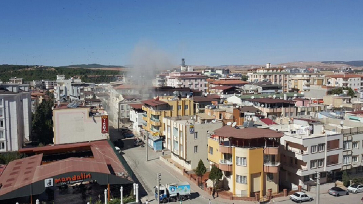 لحظة القبض على أحد المشاركين في هجوم غازي عنتاب