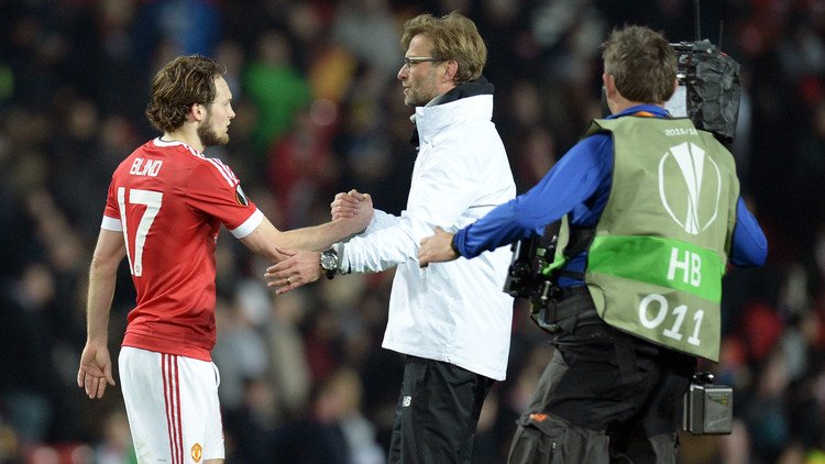 التشكيلة الأساسية لـ "موقعة" ليفربول وضيفه مانشستر يونايتد