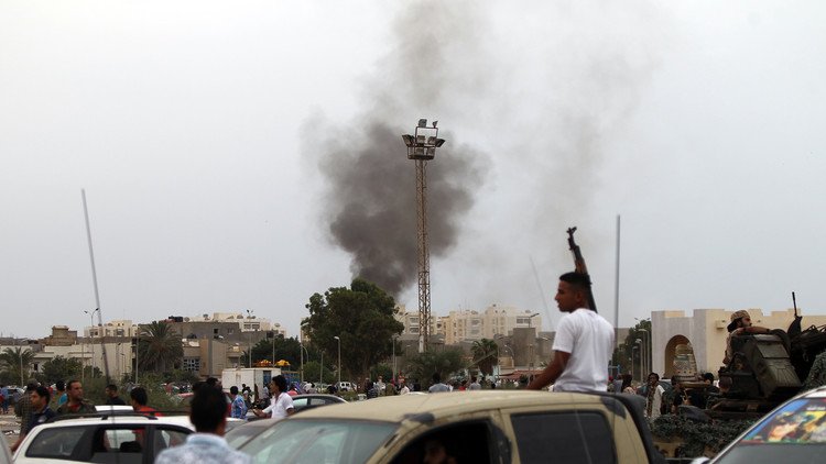 بنغازي بين القصف العشوائي والعالقين في قنفودة