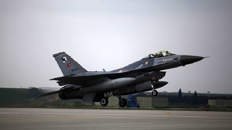 طائرات تركية تقصف قريتين قرب عفرين في سوريا