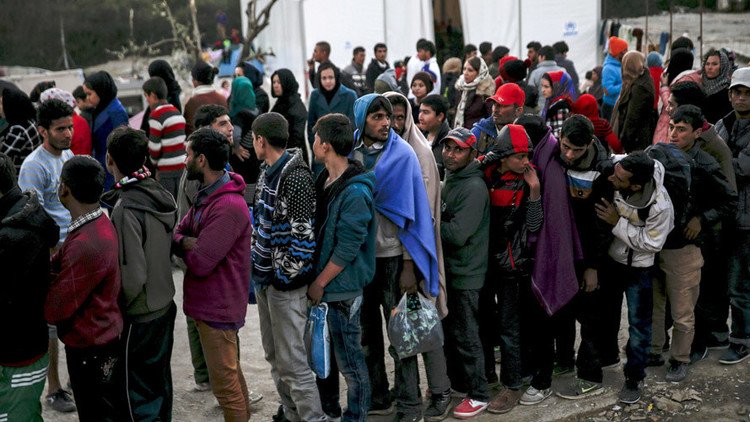 اللاجئون يساعدون على نمو اقتصاد اليونان 