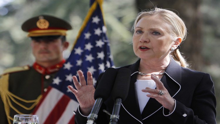 كلينتون مستهترة بأسرار الدولة!