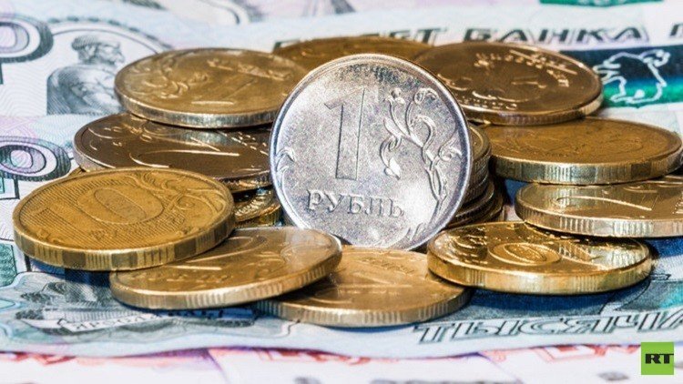 الدولار يتراجع أمام الروبل بمقدار 6 كوبيكات
