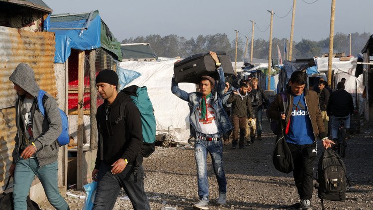 الداخلية الفرنسية: إجلاء أكثر من 4 آلاف شخص من مخيم كاليه