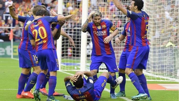 تغريم فالنسيا في واقعة إلقاء "قارورة" باتجاه لاعبي برشلونة