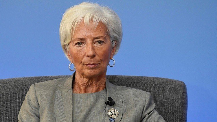 "النقد الدولي" يطالب مصر بخفض قيمة الجنيه