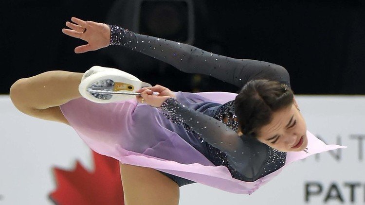 الروسية مدفيديفا تفوز بجائزة كندا للتزحلق على الجليد