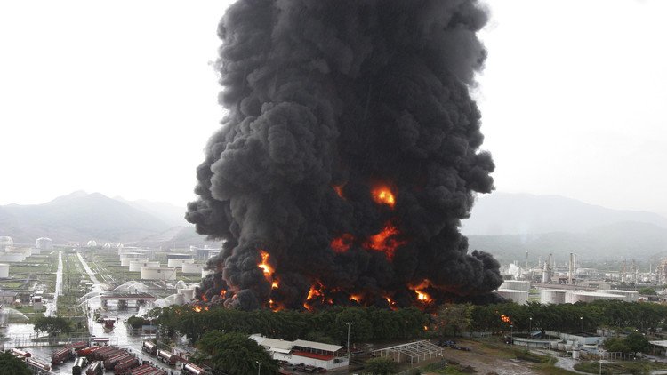 اندلاع حريق كبير بمصفاة نفطية في فنزويلا