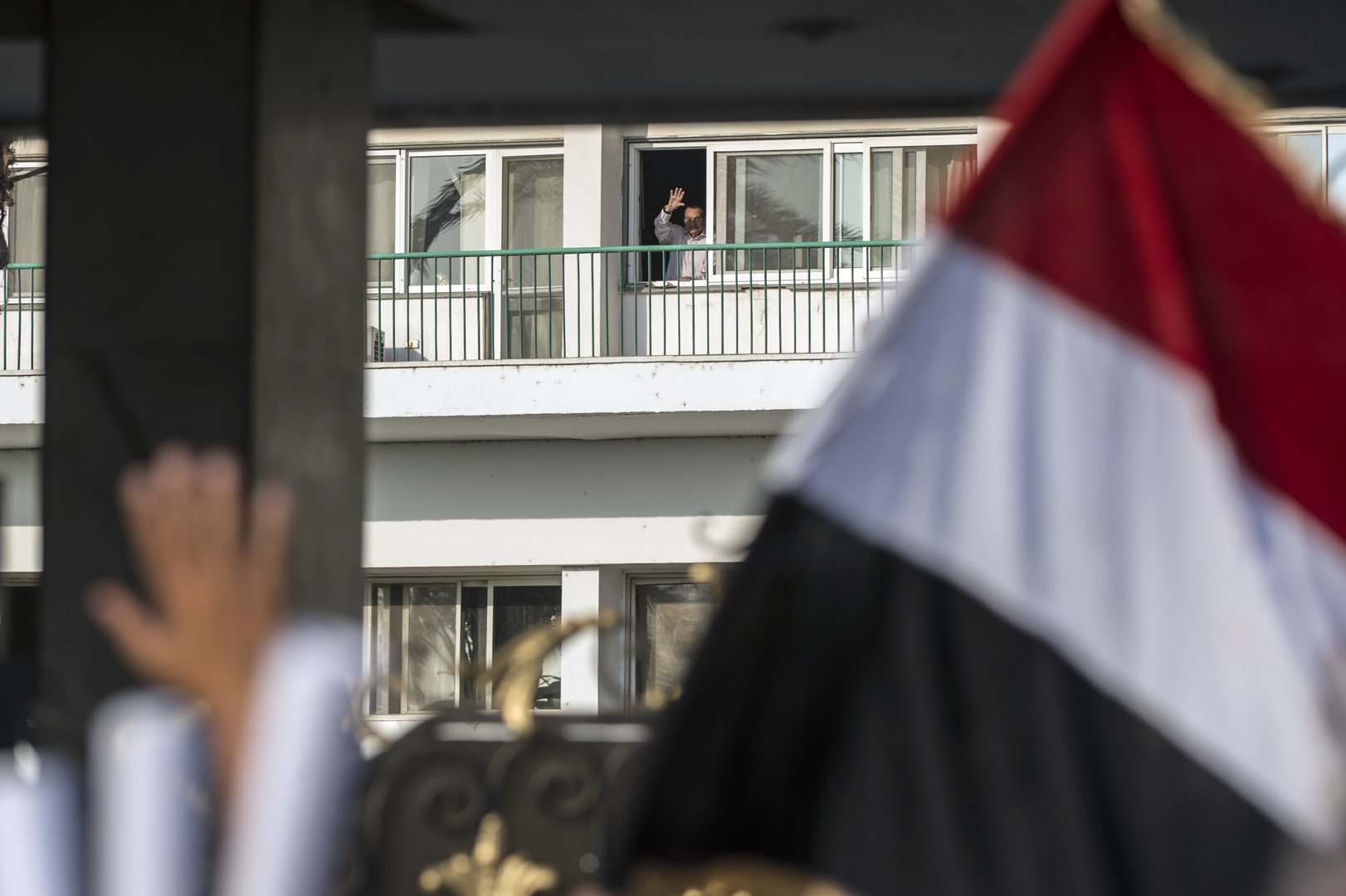 مبارك يفاجئ مؤيديه في ذكرى حرب أكتوبر