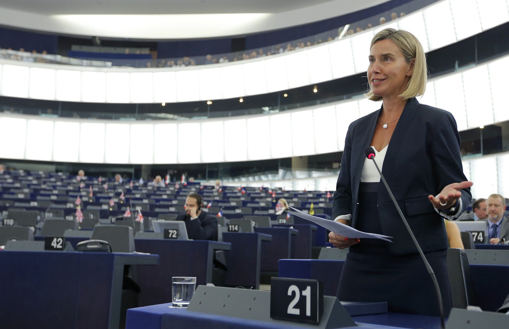 مسؤول العلاقات الخارجية في البرلمان الأوروبي يدعو إلى تشديد العقوبات ضد روسيا