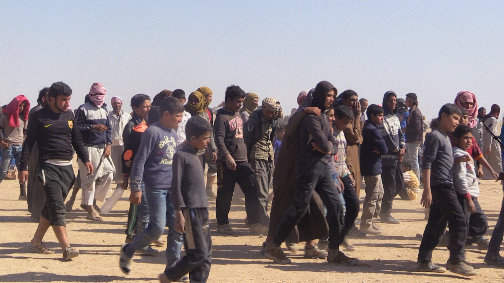 بالصور.. تدفق اللاجئين العراقيين إلى مخيم الهول 