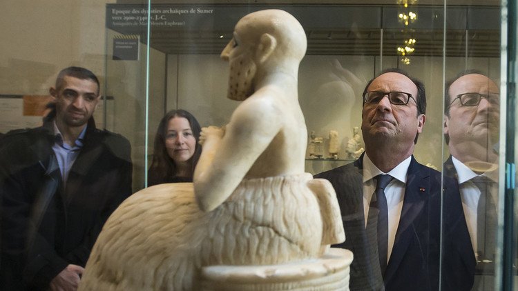 هولاند يريد نقل آثار سوريا والعراق المهددة إلى اللوفر