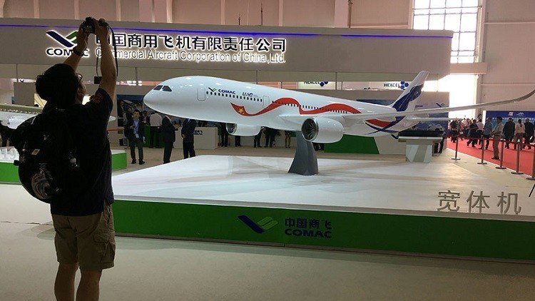 روسيا والصين تكشفان عن طائرة منافسة لبوينغ وإيرباص