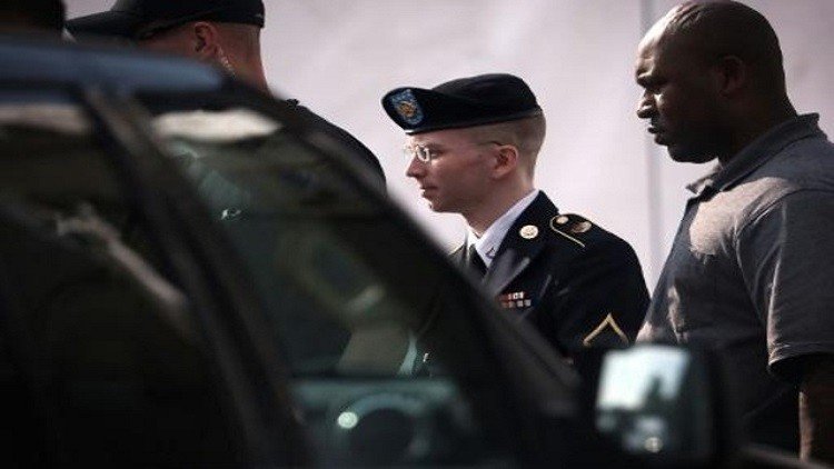 المتحول جنسيا مسرب وثائق ويكيليكس يحاول الانتحار مجددا