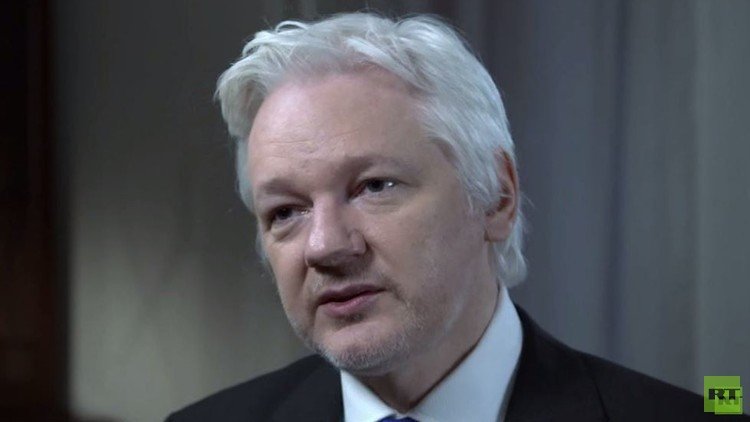 جوليان أسانج حول الرسائل الالكترونية لهيلاري كلينتون والانتخابات الأمريكية