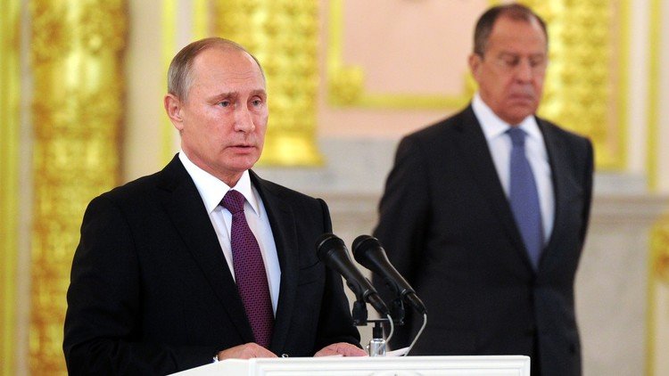 بوتين يهنئ ترامب ويعرب عن الاستعداد لتحسين العلاقات الثنائية