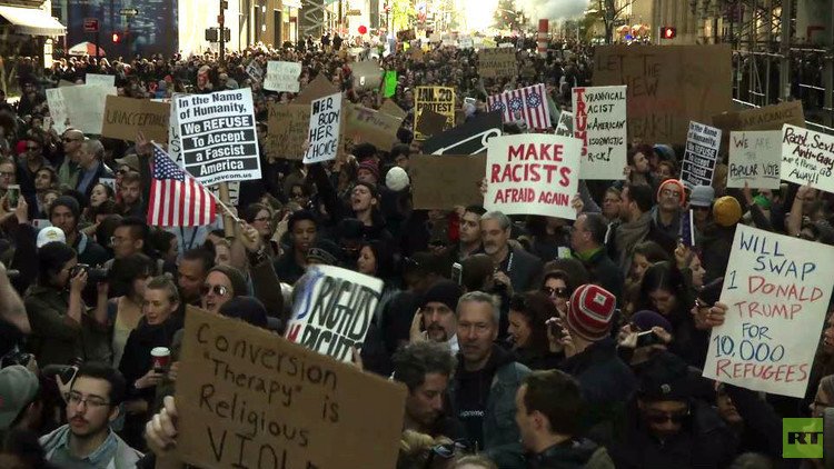 هل تنجح الاحتجاجات في إعادة كلينتون إلى البيت الأبيض؟ 