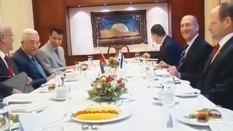عباس ودحلان.. تصريحات تفجر خلافات