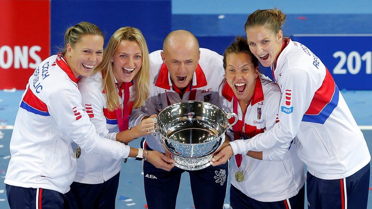 التشيك تتفوق على فرنسا وتتوج بكأس الاتحاد للتنس 