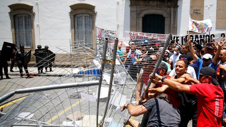 60 محتجا يقتحمون مبنى البرلمان في البرازيل