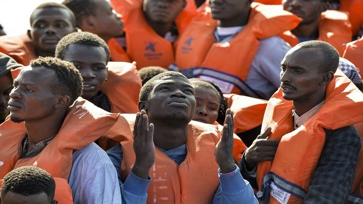 مصرع 7 مهاجرين وفقدان نحو 100 قرب سواحل ليبيا