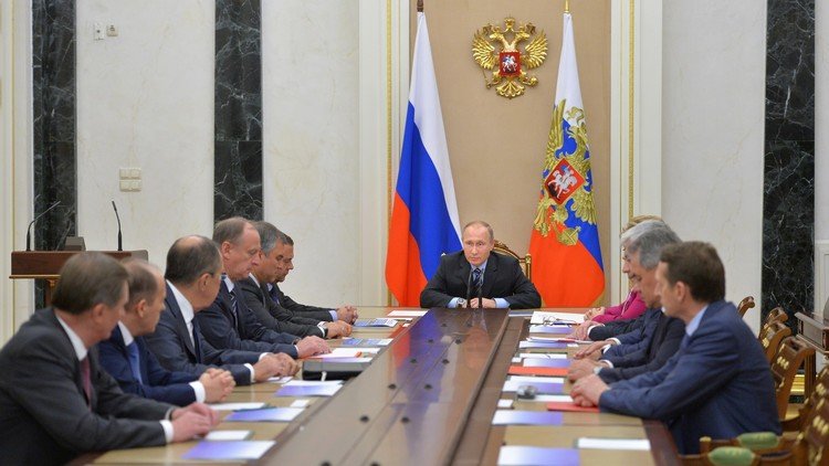 الكرملين: بوتين بحث مع أعضاء مجلس الأمن الروسي الوضع في سوريا بما فيه الأوضاع في إدلب وحمص وحلب