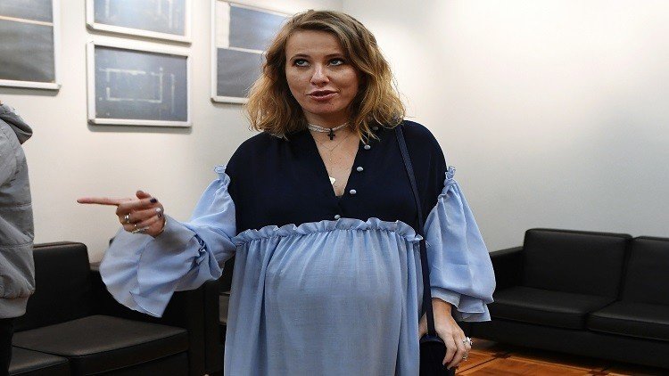 مقدمة برامج روسية تتلقى عرضا بـ 1.5 مليون دولار لقاء تسمية وليدها "كينغو"!