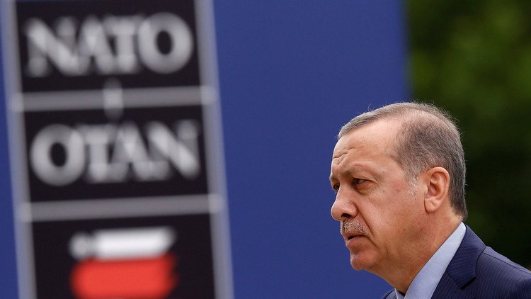 أردوغان يحذر الناتو من حماية مشتبه بتورطهم بمحاولة الانقلاب في تركيا