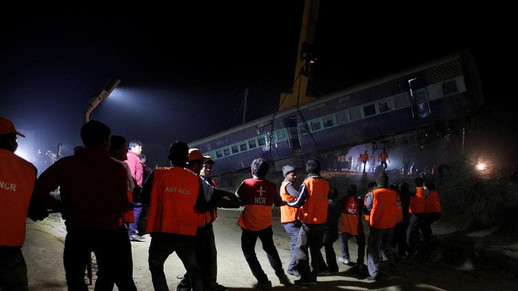 الكشف عن سبب كارثة قطار الهند التي حصدت أرواح 142 شخصا