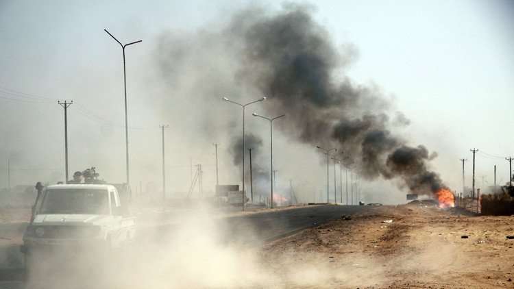 قرد يشعل حربا بالأسلحة الثقيلة بليبيا