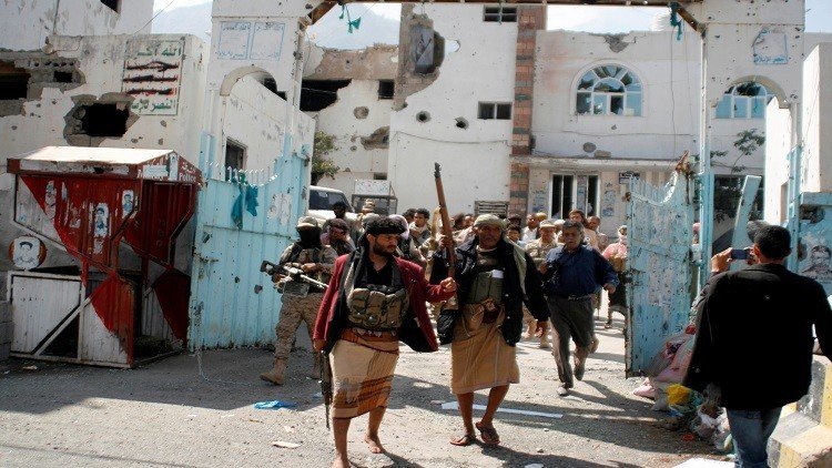 المعارك تشتعل غرب تعز.. والحوثيون يصعدون هجماتهم على الأراضي السعودية