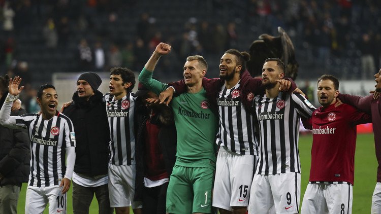 آينتراخت يسقط بوروسيا دورتموند في البوندسليغا