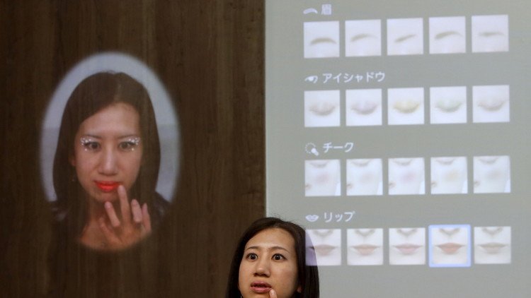 مرآة باناسونيك الذكية تكشف عيوب الوجه! 