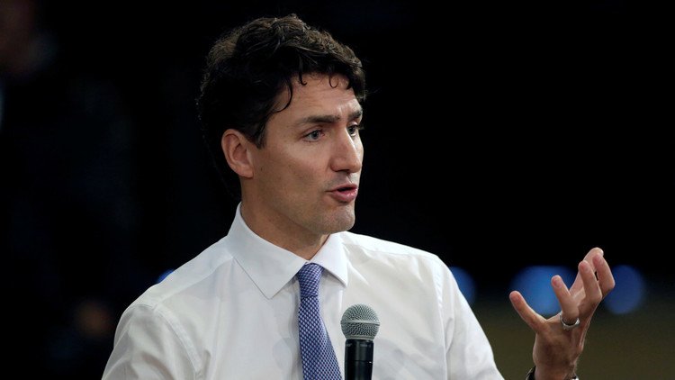 وصف كاسترو بـ"القائد الأسطوري" يثير انتقادات