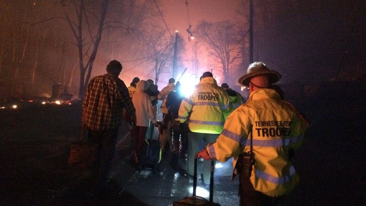 حرائق الغابات الأمريكية تتسبب في إجلاء الآلاف