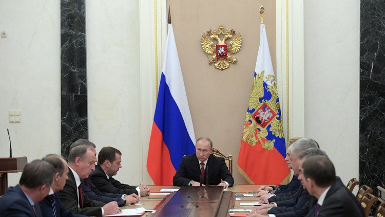 بوتين يبحث الأزمة السورية مع مجلس الأمن الروسي