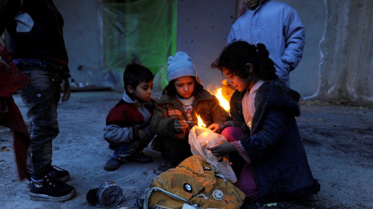 حميميم: خروج 3193 مدنيا بينهم 1587 طفلا من شرق حلب
