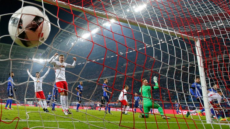 مفاجأة البوندسليغا يعتلي الصدارة من جديد