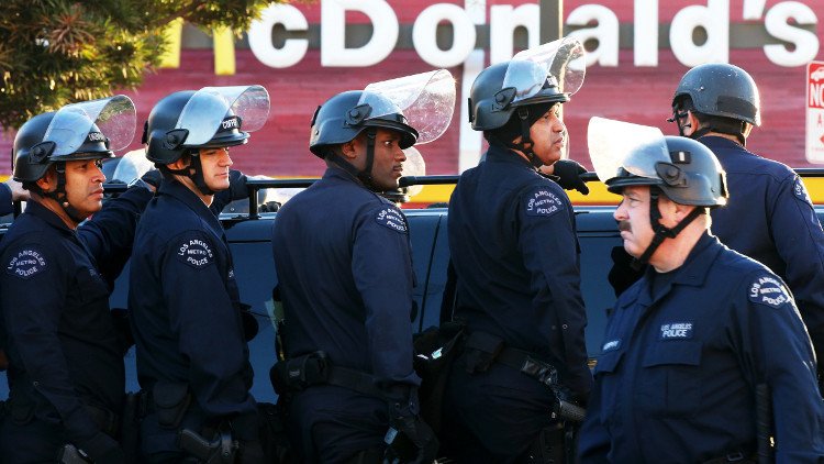 "قضية البيتزا" تلاحق هيلاري كلينتون!