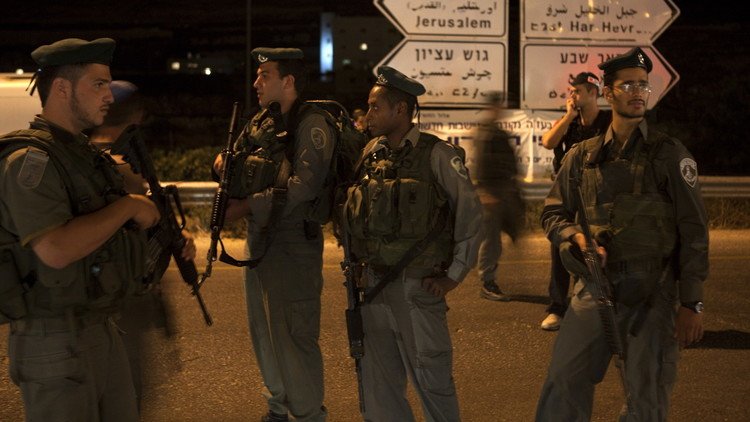 وسائل إعلام: إسرائيل تعتقل 10 فلسطينيين أثناء مداهمات بالضفة الغربية