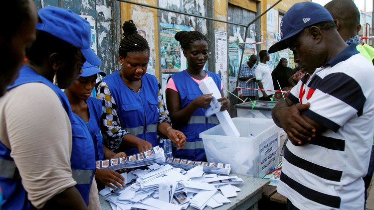 الرئيس الغاني ماهاما يقر بهزيمته في الانتخابات 
