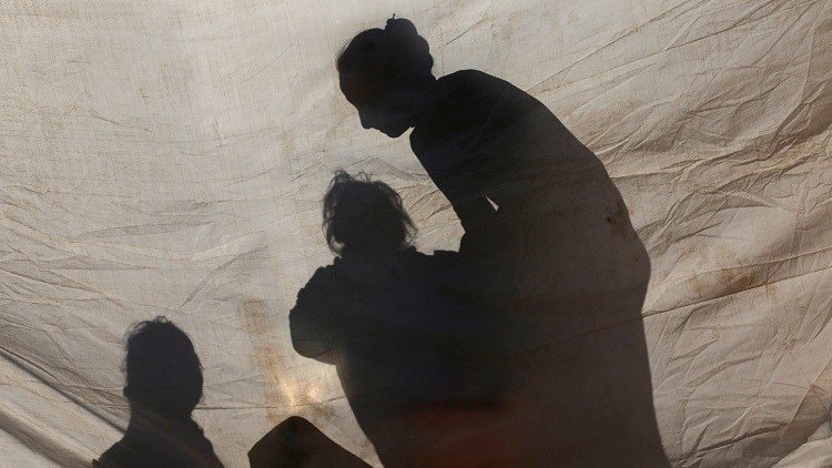 المفوضية الأوروبية توصي باستئناف إعادة المهاجرين إلى اليونان